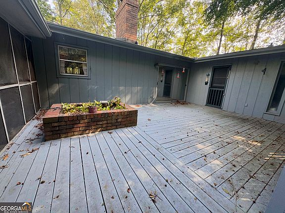 5th image of 220 Rollingwood Dr