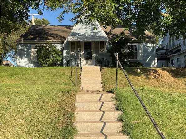 709 2nd St, Platte City, MO 64079
