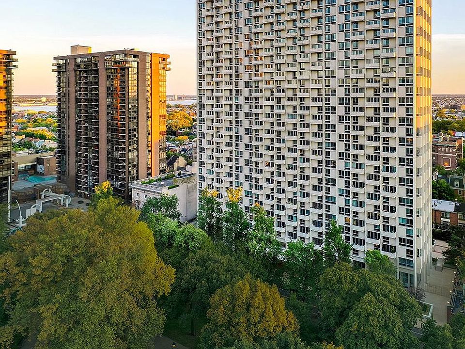 1st image of 604-36 S Washington Sq #2913