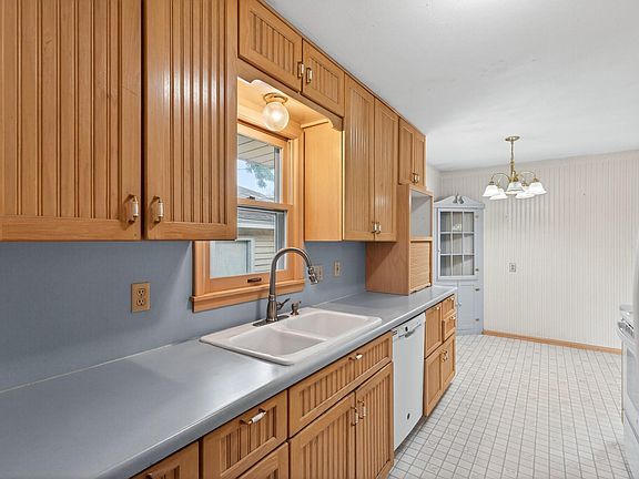 4th image of 10475 6th St NE