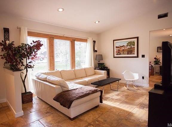 3rd image of 800 Louwen Dr