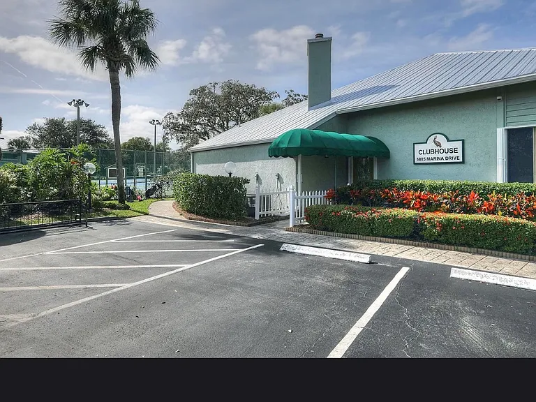 9600 Riverside Dr — Photo 35