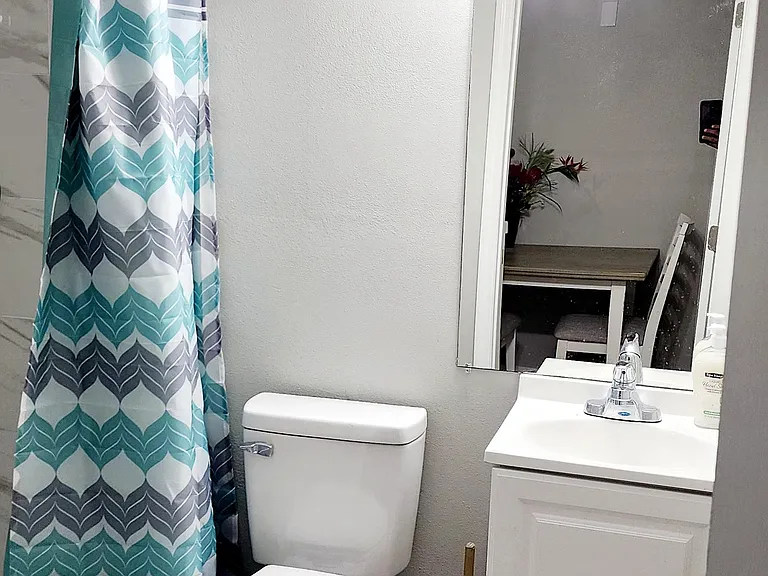 BATHROOM 3
