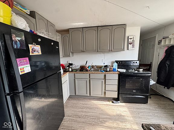 4th image of 5855 Price Ct