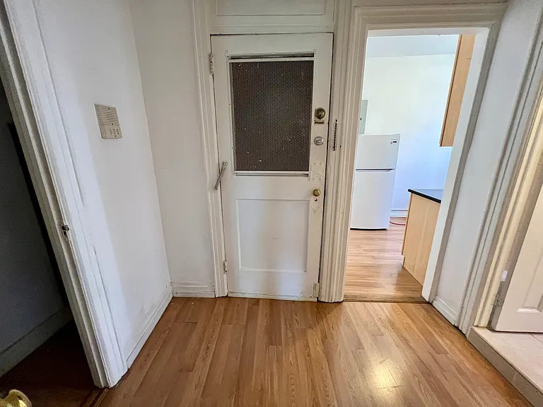 35-25 Crescent St #3R — Photo 2
