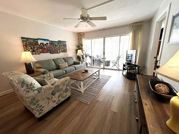 5th image of 5205 Wedgewood Ln #15