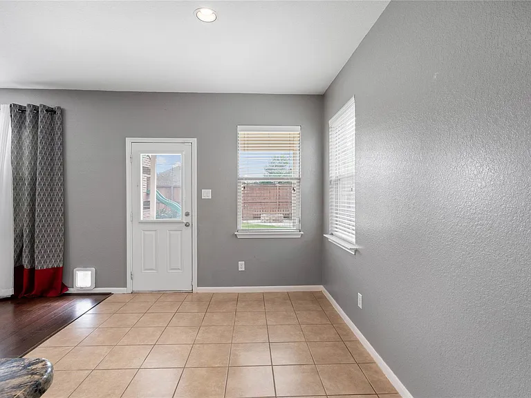 8923 Jordi Dr — Photo 3