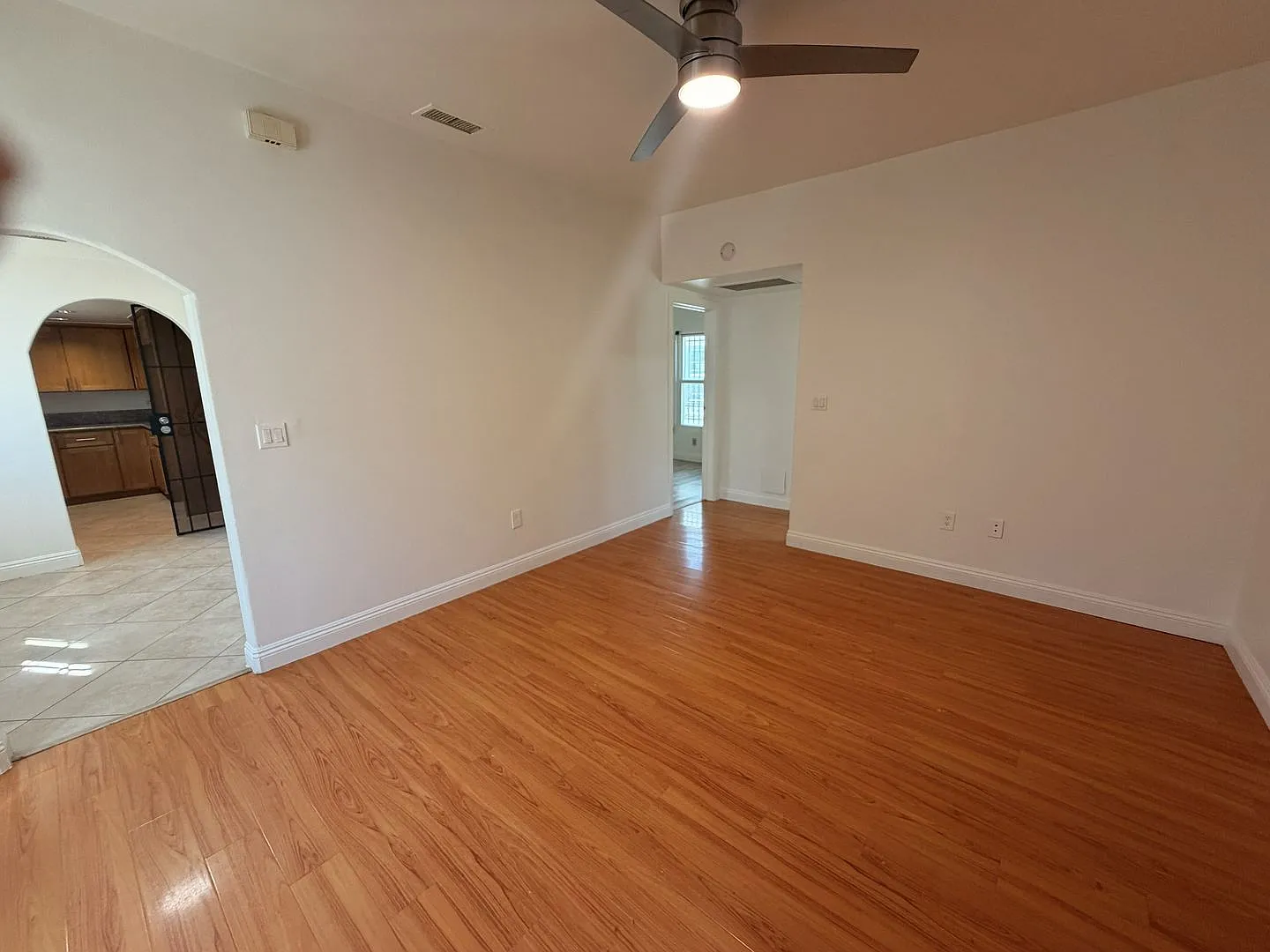 Remodeled 2BD/1BA in Prime North Inglewood Private Yard, Garage & In-Unit Laundry — Photo 4