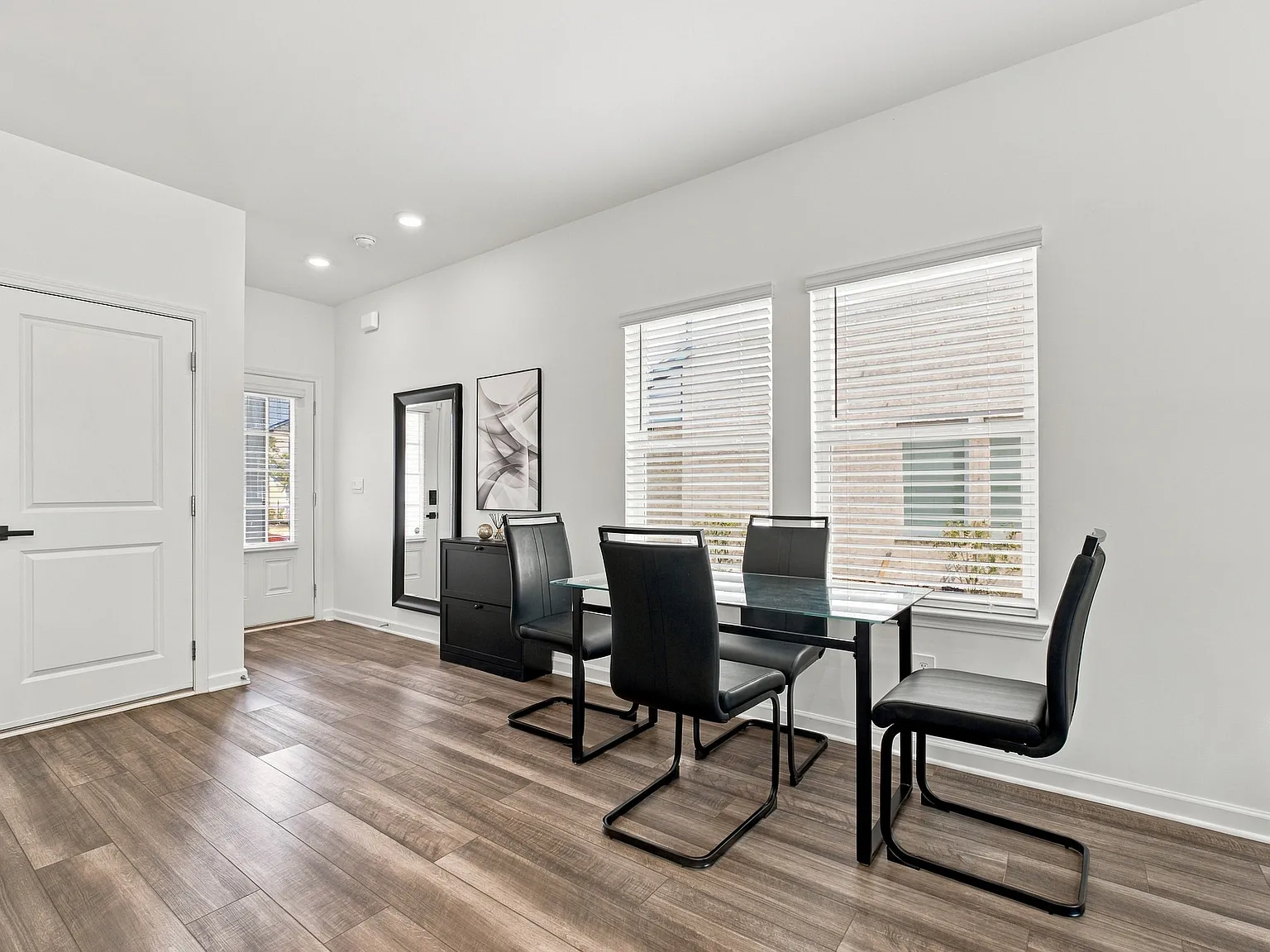 3 bed, 2.5 bath, 1579 sqft, $2,500 — Photo 4