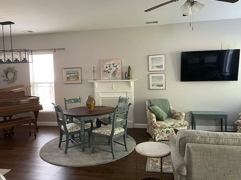 124 Chapel Lake S — Photo 3
