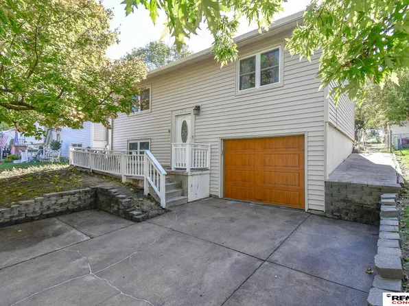 1115 E 16th St, Crete, NE 68333