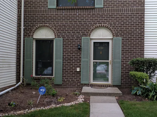 101 Pear Tree Ln #135, Franklin Park, NJ 08823