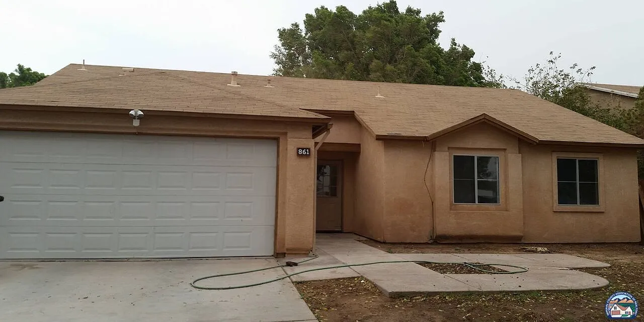 4 bed, 2.0 bath, 1561 sqft, $2,500 — Photo 1