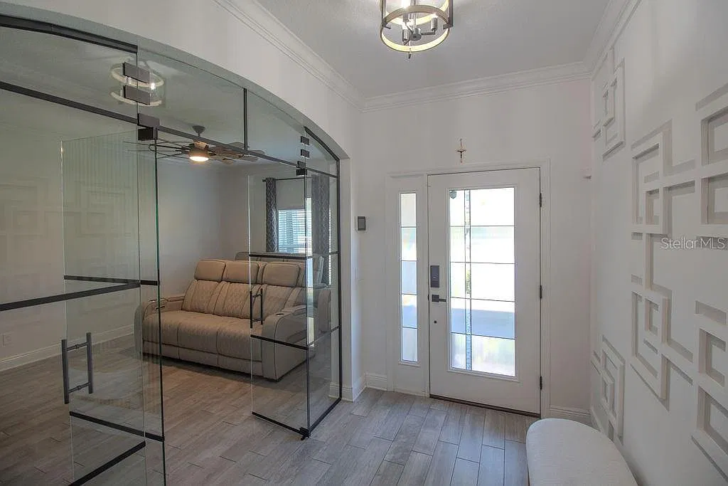 4 bed, 2.0 bath, 2112 sqft, $3,600 — Photo 3