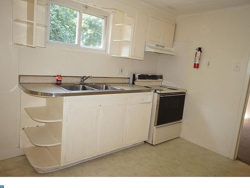 2nd image of 518 N Black Horse Pike APT 3