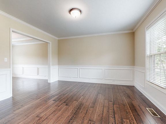 2nd image of 802 Urton Woods Way
