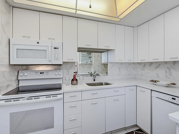 5th image of 58 N Collier Blvd APT 705