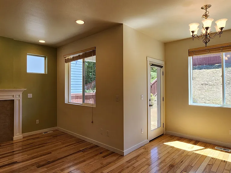 2567 NE Kensington Ct — Photo 11