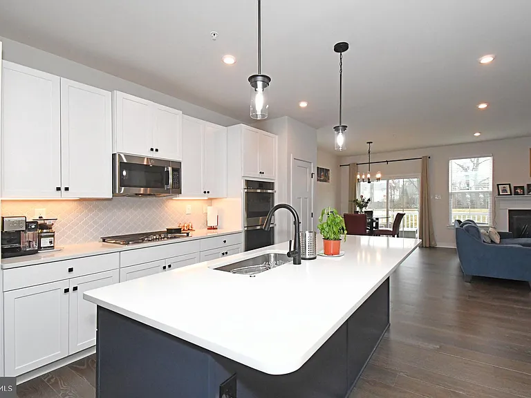500 Sterling Dr — Photo 8