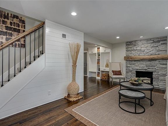 4th image of 4901 W 72nd St