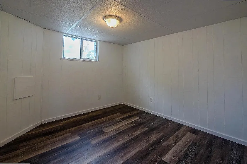 3 bed, 1.5 bath, 1152 sqft, $2,100 — Photo 2