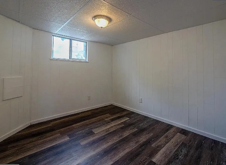 1075 Brookwood Ln — Photo 2
