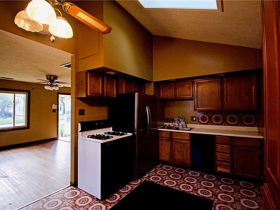 3rd image of 2329 Harlan St
