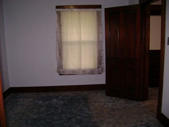 4th image of 200 E Arthur St