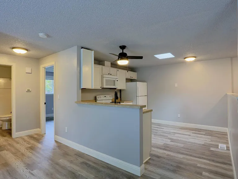 10404 Fruitland Ave E — Photo 3