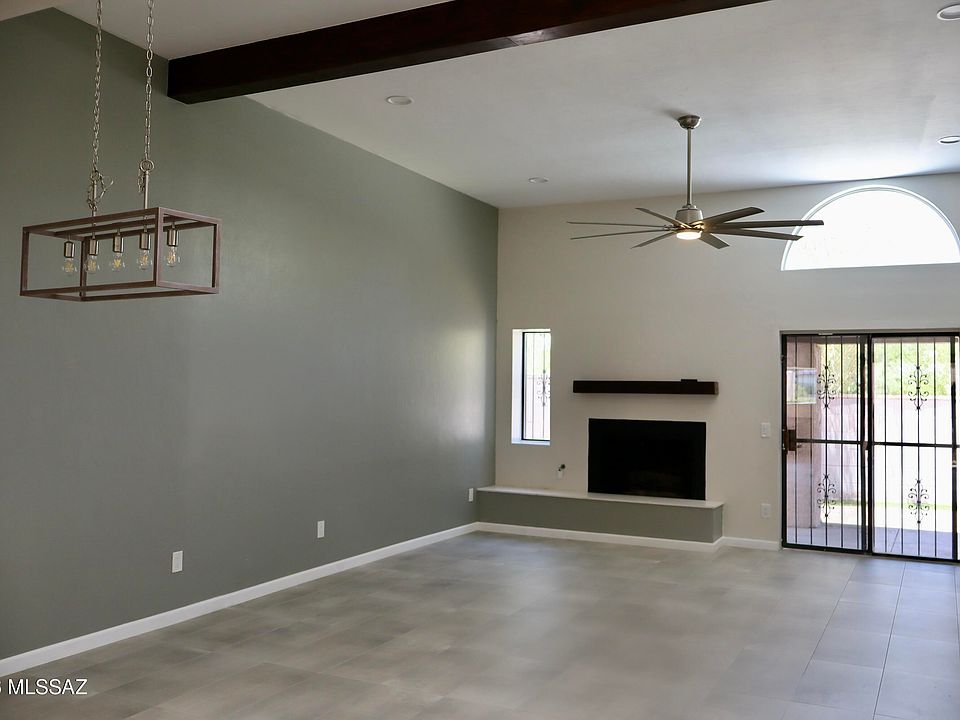 1st image of 2871 E Weymouth Cir
