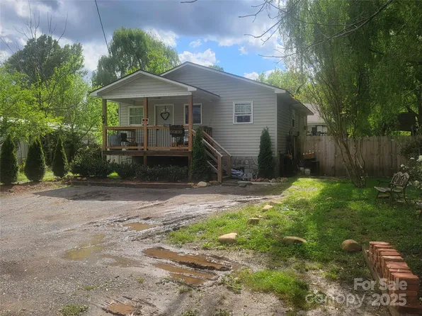 67 1st St, Waynesville, NC 28786