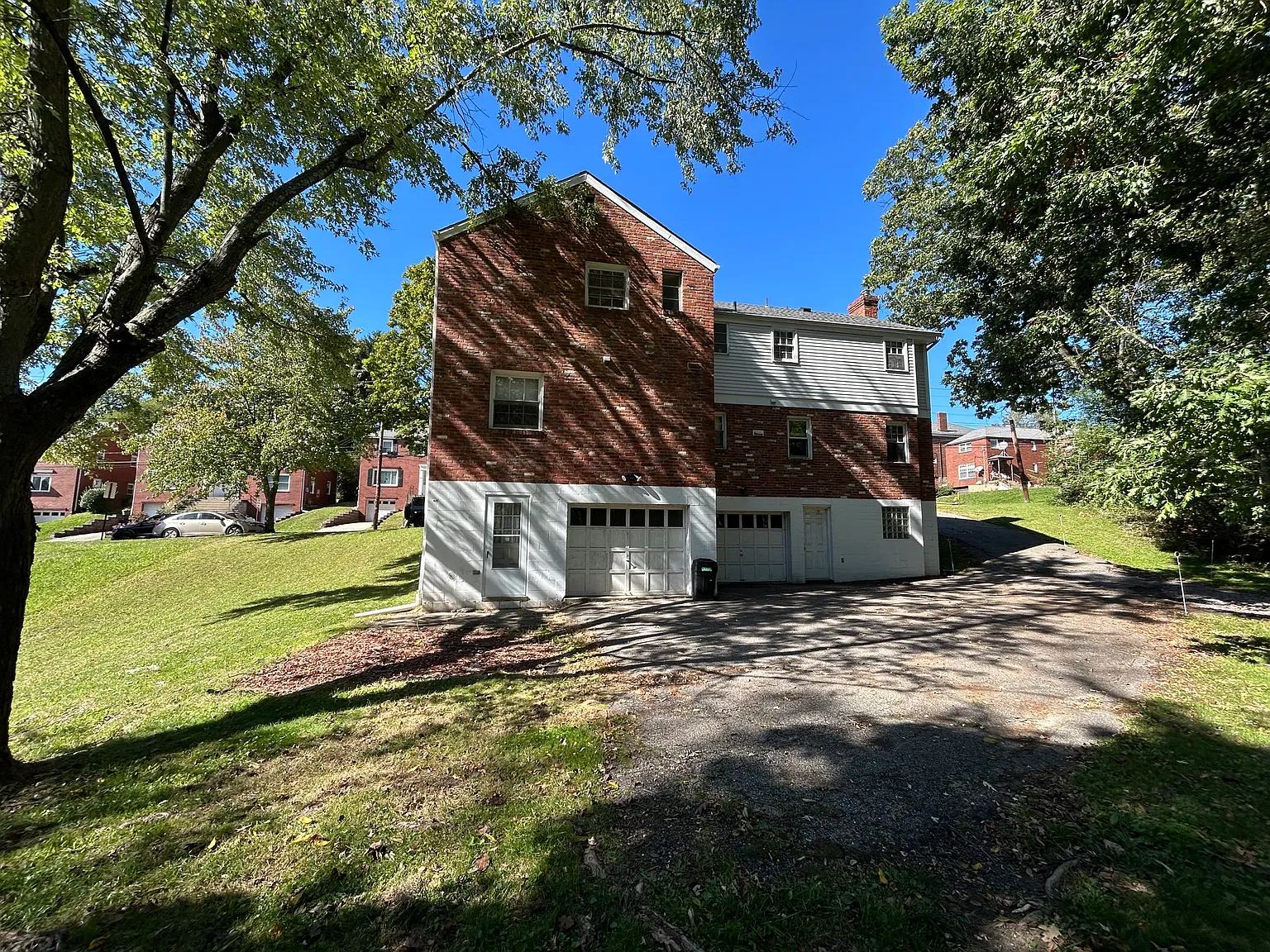 3 bed, 1.5 bath, 1213 sqft, $1,800 — Photo 3