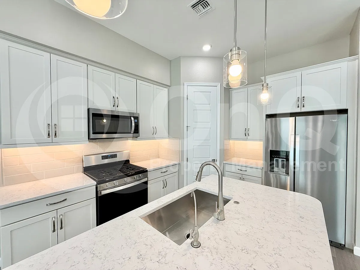 3 bed, 2.5 bath, 1958 sqft, $3,250 — Photo 3