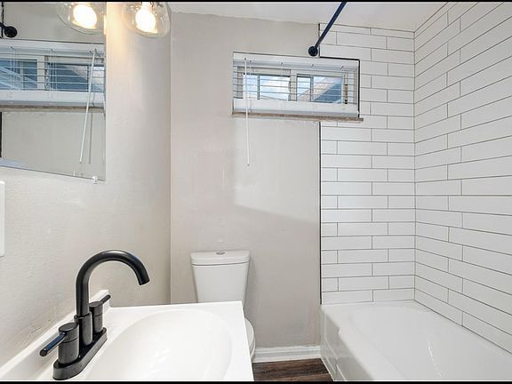 3rd image of 117.5 Adela Ave #1
