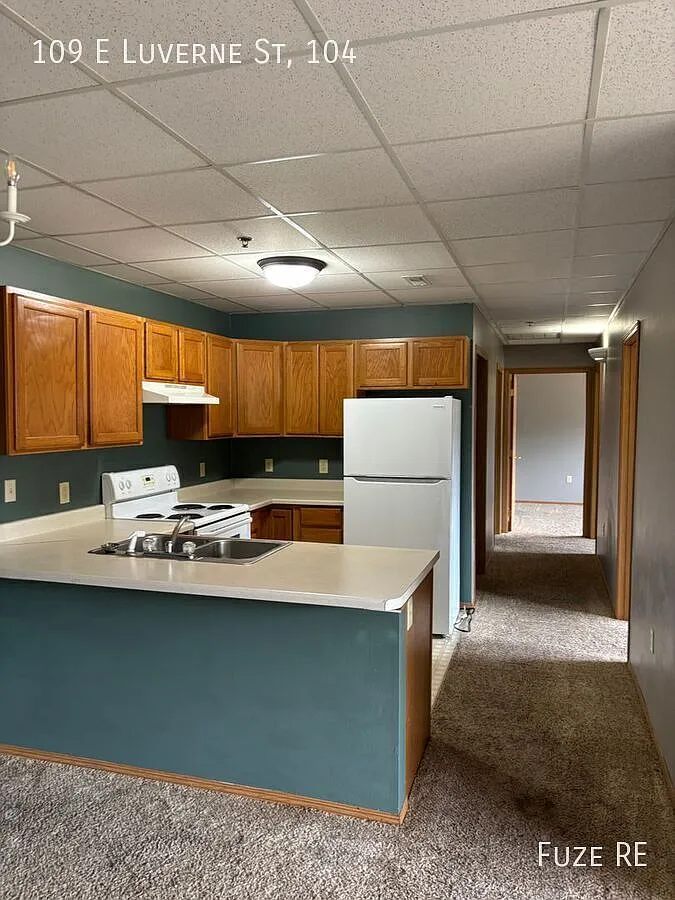 * $750 Off First Months Rent! * 3-Bedroom 1-Bathroom Apartment Available Now at City Centre Apart... — Photo 2
