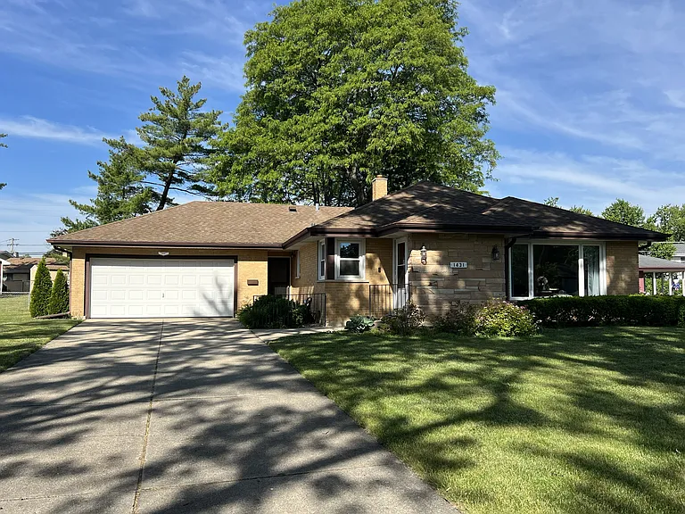 1431 E Emmerson Ln — Photo 26