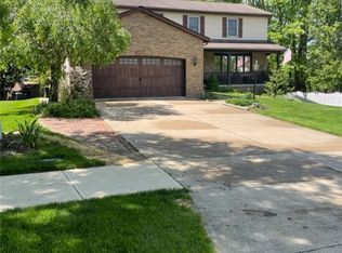 3991 Sanford Dr, Parma, OH 44134