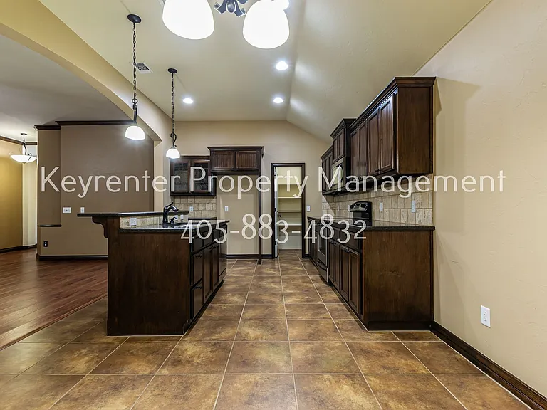 2405 SW 138th St — Photo 7