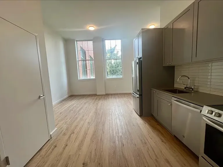 991 Saint Johns Pl #3J — Photo 4
