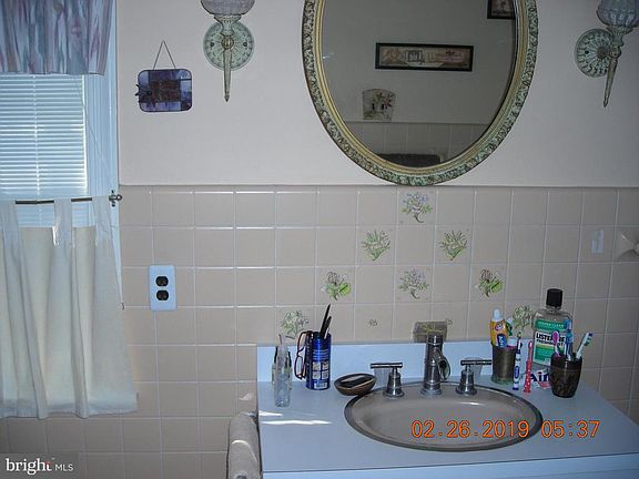 4th image of 8 Wharton Ln