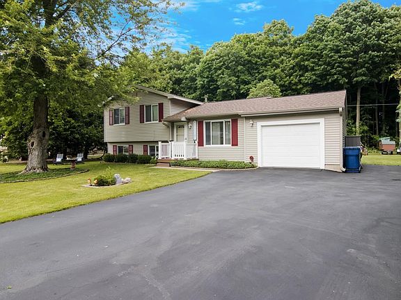 3rd image of 1364 Silverwood Dr