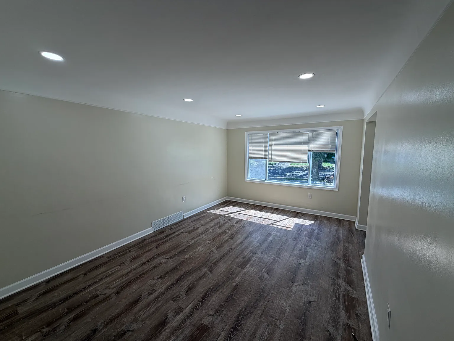 3 bed, 1065 sqft, $1,500 — Photo 3