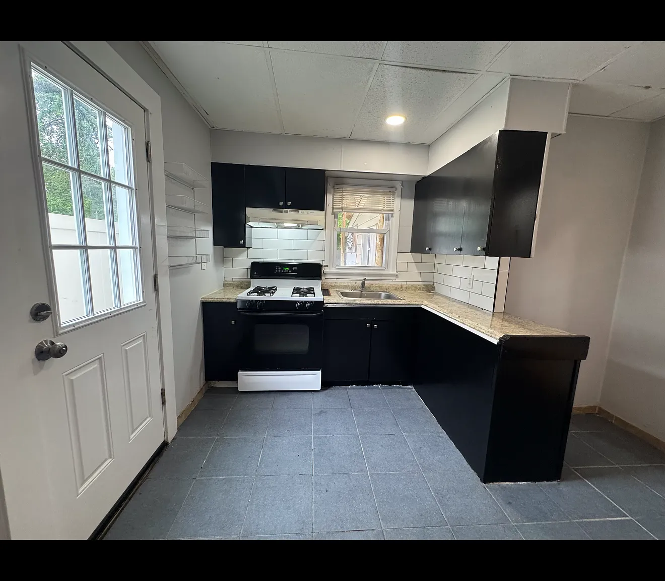 5 bed, 2000 sqft, $2,900 — Photo 4