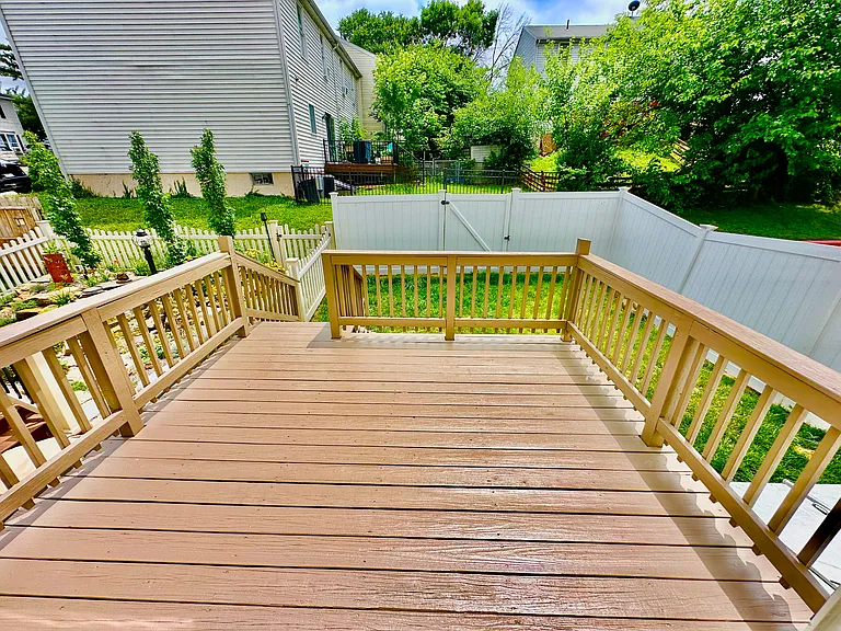 2220 Fox Run — Photo 2