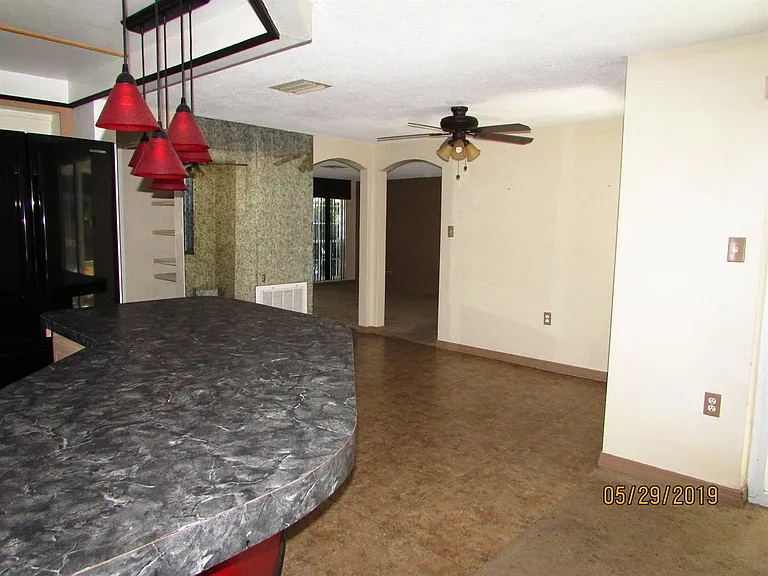 9926 Rainbow Ln — Photo 4