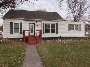 1662 W 34th St, Davenport, IA 52806