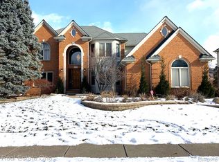 3696 Sleepy Fox Dr, Rochester Hills, MI 48309