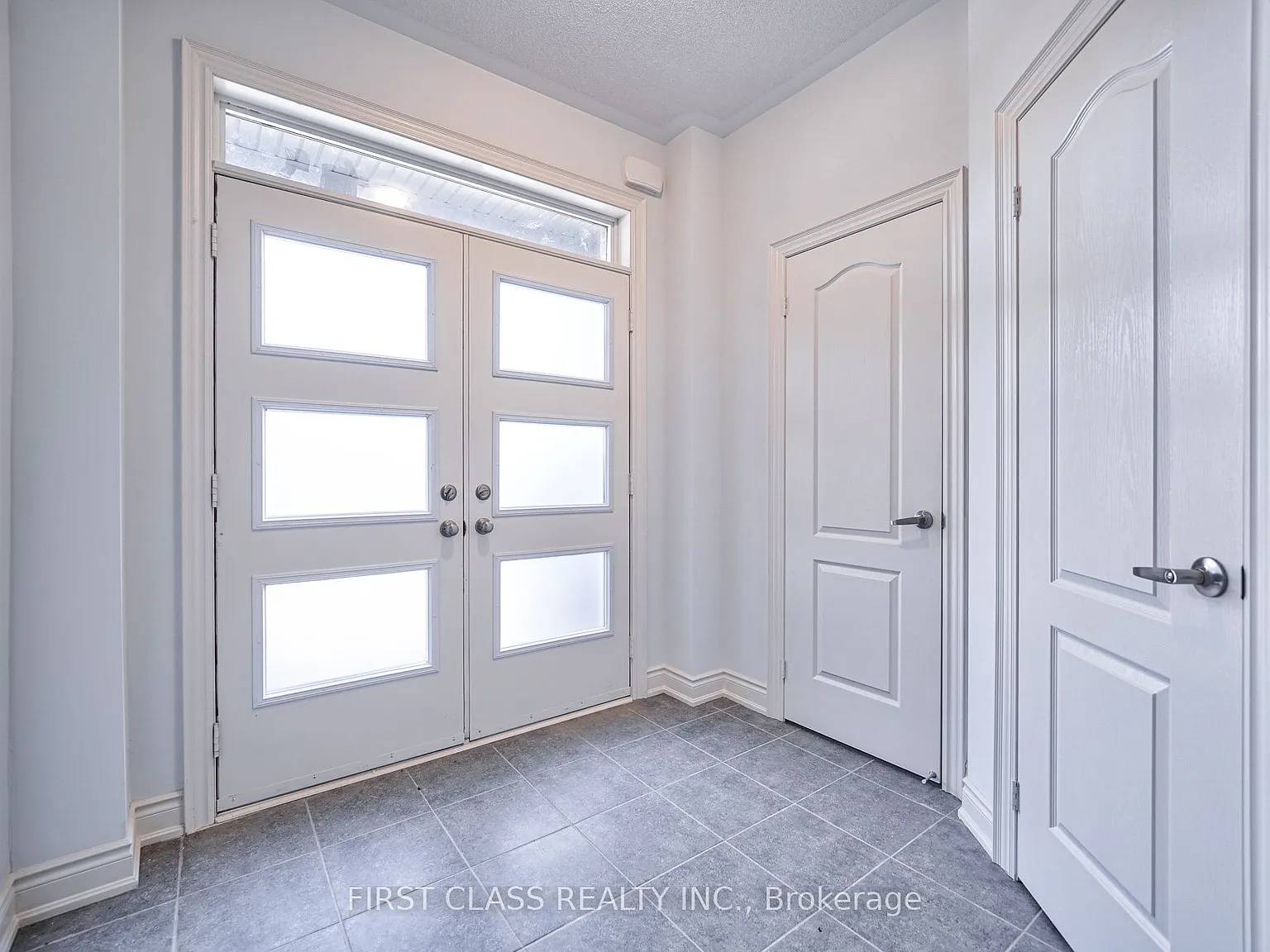 4 bed, $3,500 — Photo 2