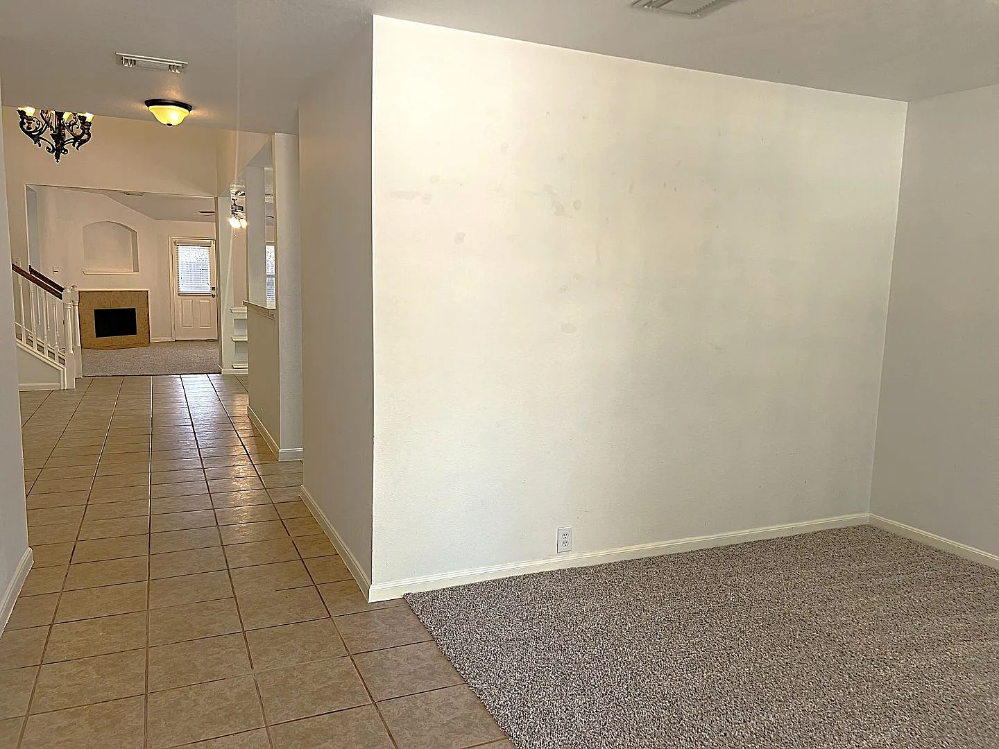 Large Kingwood Home Located on Cul-de-sac — Photo 2