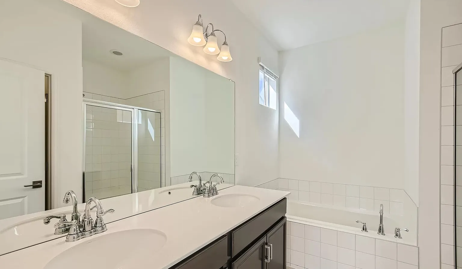 3 bed, 2.5 bath, 1459 sqft, $2,500 — Photo 3